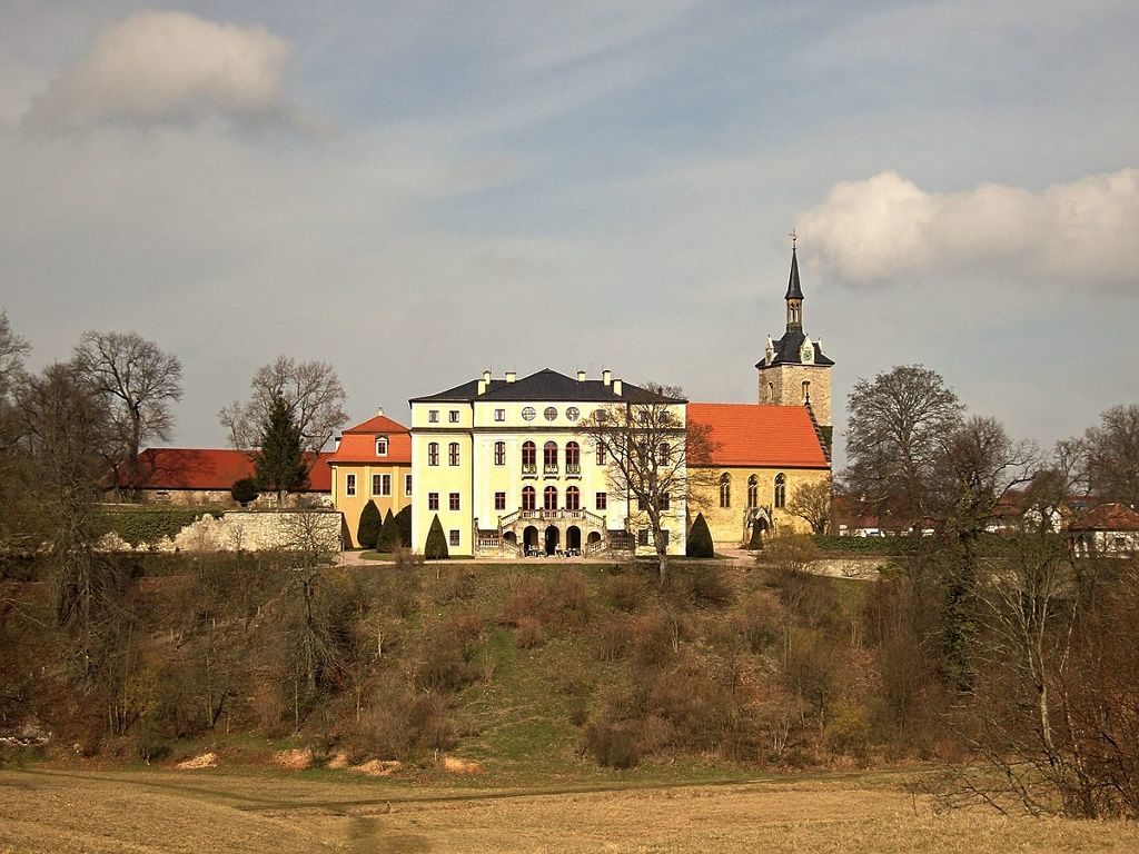 Schloss Ettersburg im März vom Pücklerschlag aus gesehen